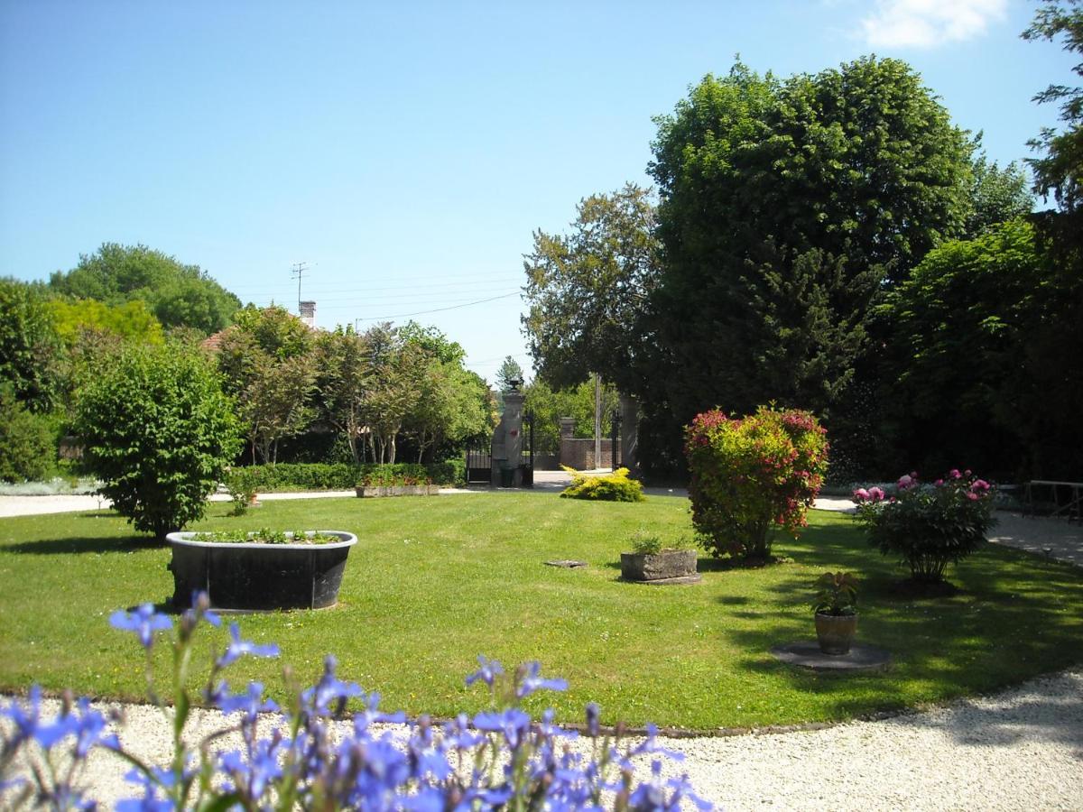 Chateau De Pougy Exterior foto